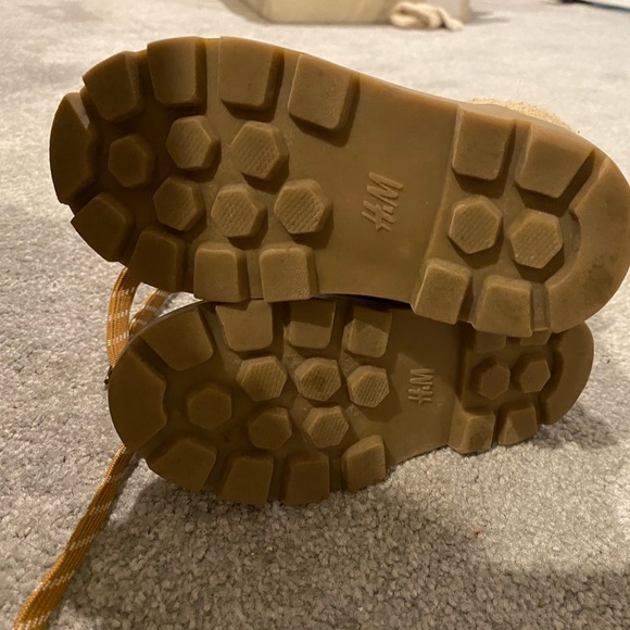 H&M toddler boots 7.5 - Picture 2 of 4